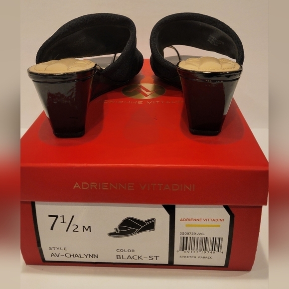 Adriane Vittadini Sandals Toe ring low wedges, Size 7 1/2 - Picture 5 of 8